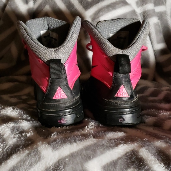 NIKE winter ,waterproof boots - Picture 5 of 5
